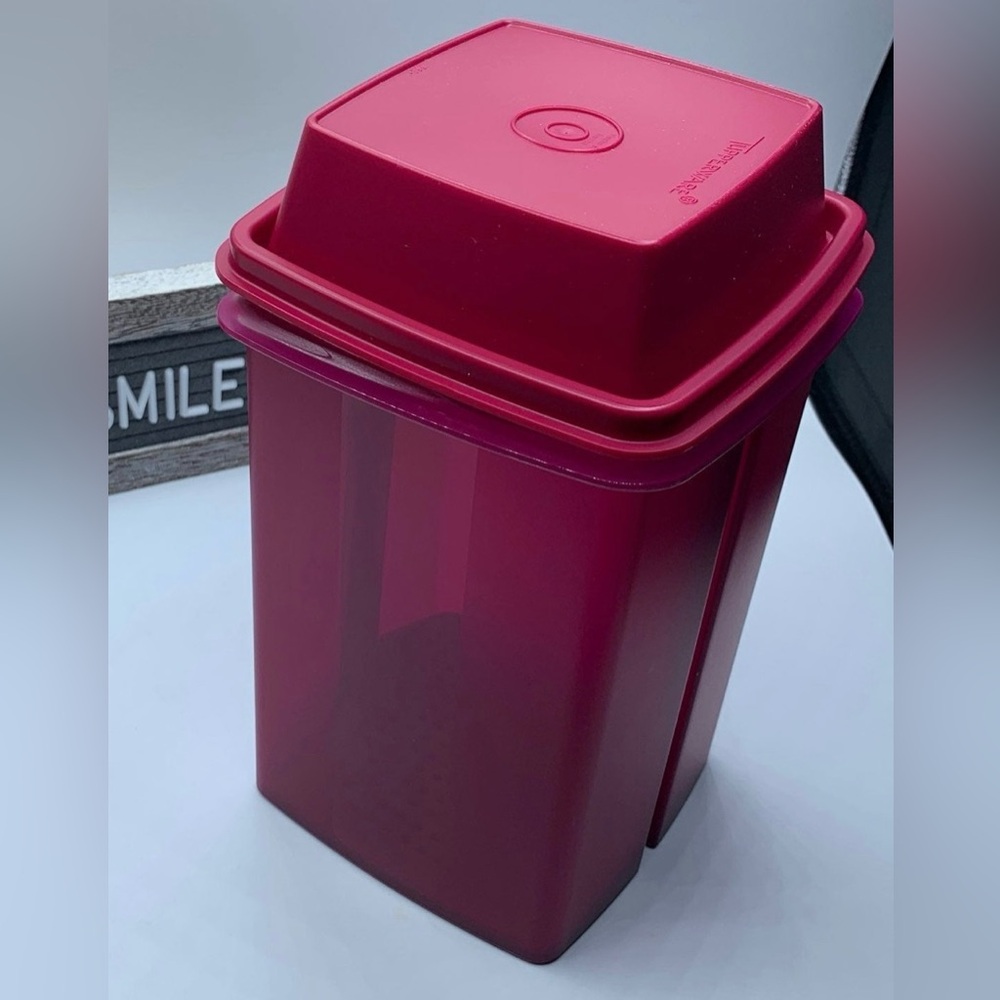 Tupperware Large Pick-A-Deli Vineyard Color Keeper